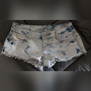 Almost Famous low-rise shorts